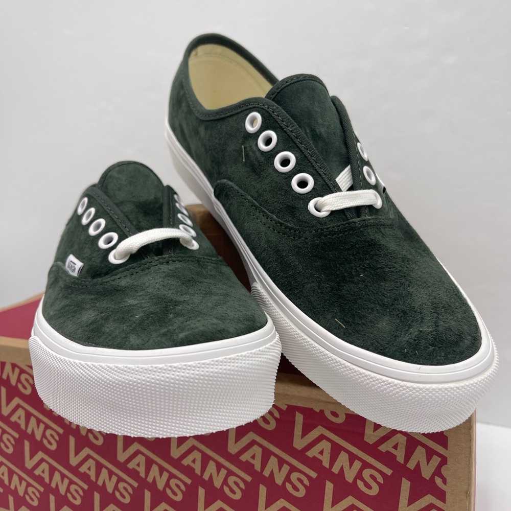 Vans WMNS Dark Green Suede Sneakers Authentic
Pig Suede Dried Kelp
VN000D7YEMU - Picture 6 of 16
